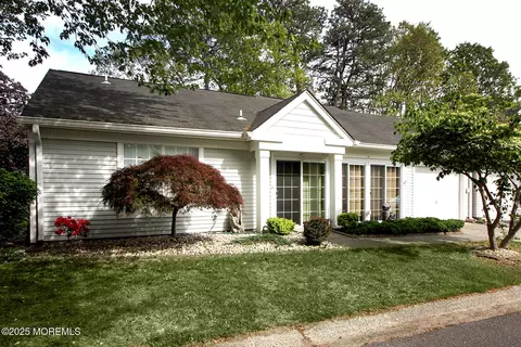 882 Liverpool Cir #A, Manchester, NJ 08759