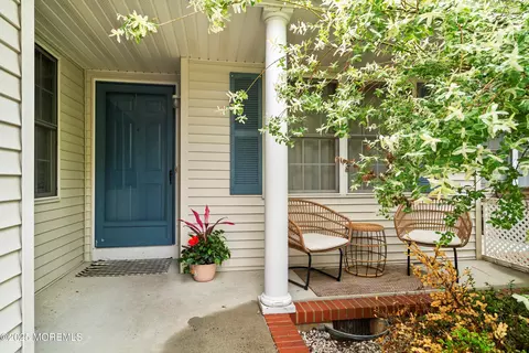 36 Cherrywood Cir #136, Brick, NJ 08724