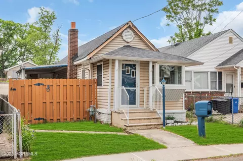 14 Maplewood Ave, Keansburg, NJ 07734