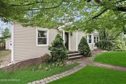 737 Acorn Dr, Brick, NJ 08723