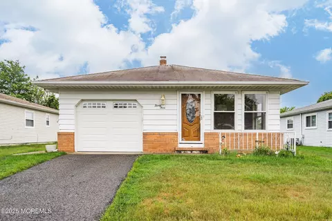 23 Marathon St, Toms River, NJ 08757