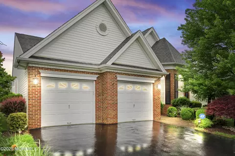 6 Beth Page Dr, Monroe, NJ 08831