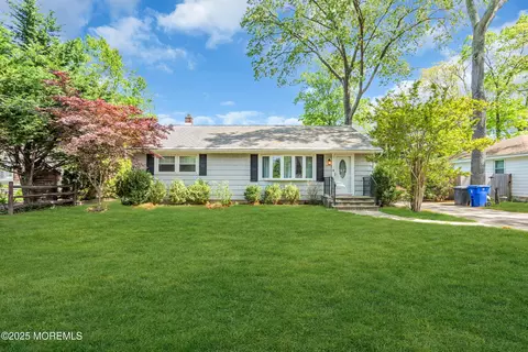 18 Tanager Dr, Toms River, NJ 08755