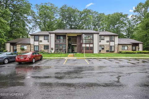 154 Cross Slope Ct #J, Manalapan, NJ 07726