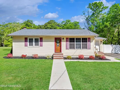 96 Burr St, Barnegat, NJ 08005