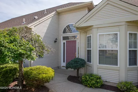 27 Arcadia Dr, Manchester, NJ 08759