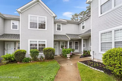 205 Prosperity Ct, Toms River, NJ 08755