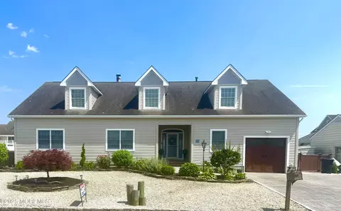 830 Forepeak Dr, Forked River, NJ 08731