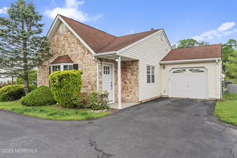 5 Ivy Ridge Close #1000, Freehold, NJ 07728