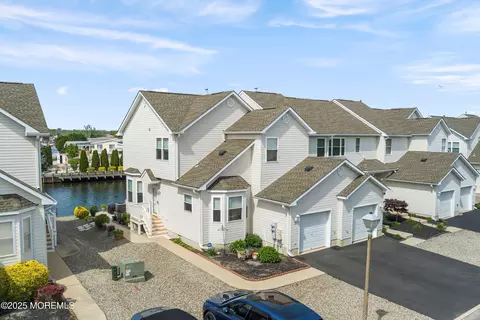 12 Blue Heron Ln, Bayville, NJ 08721