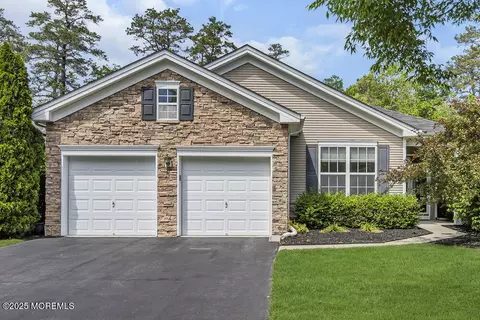 317 Southmoor Dr, Galloway, NJ 08205