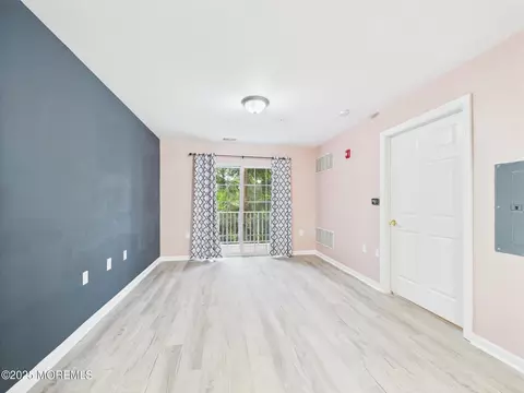 Living - 183 Liddle Ave, Edison, NJ 08837 photo 2 of 2