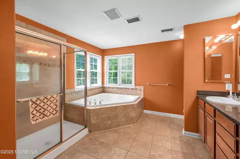 Bath - 5 Trumbull Ct, Jackson, NJ 08527 photo 1 of 5