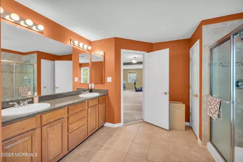 Bath - 5 Trumbull Ct, Jackson, NJ 08527 photo 2 of 5