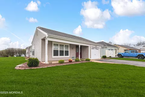 27 Gladstone Ave, Manchester, NJ 08759