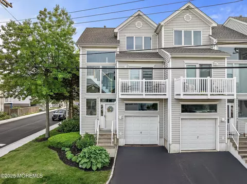 7 Beach Blvd, Highlands, NJ 07732