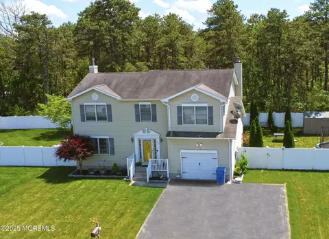 516 Montgomery Ave, Toms River, NJ 08757