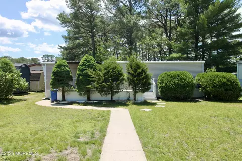41 Eagle Dr, Whiting, NJ 08759