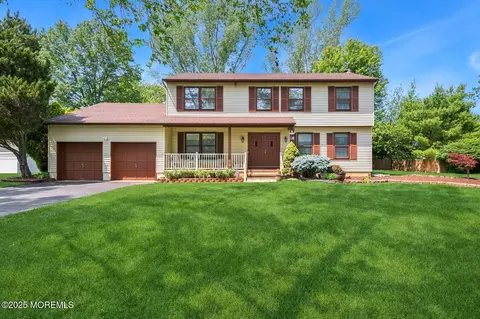 37 Jefferson Ct, Freehold, NJ 07728