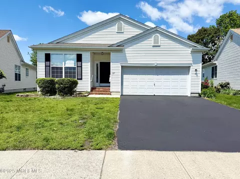 37 Tennyson Rd, Brick, NJ 08724