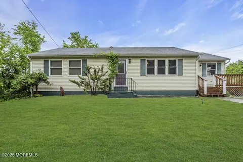 28 Locust Ln, Plumsted, NJ 08533