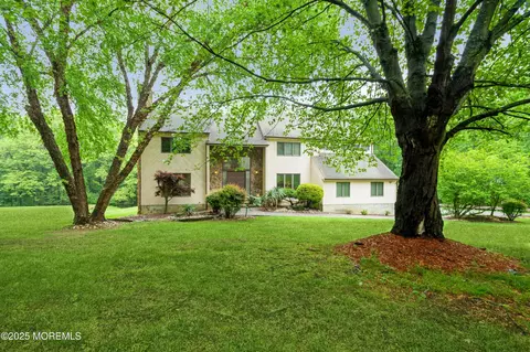 7 White Rock Ter, Holmdel, NJ 07733