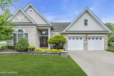 1 Lattimore Ct, Freehold, NJ 07728