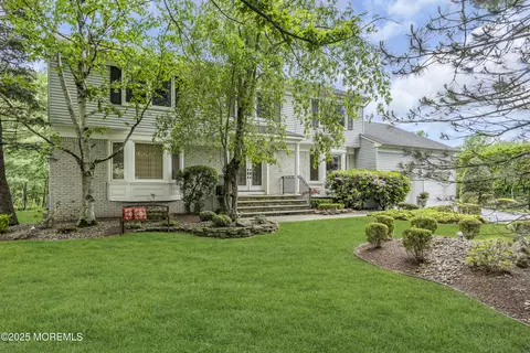 8 Eileen Ln, Marlboro, NJ 07746