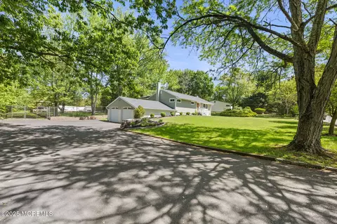 13 Orchard Pkwy, Morganville, NJ 07751