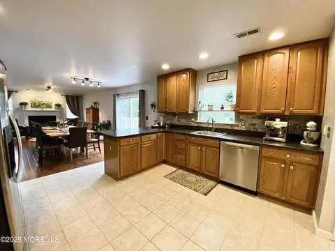 8 Augusta St, Wrightstown, NJ 08562 photo 11