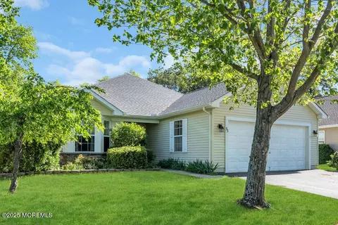 33 Meadows Ln, Whiting, NJ 08759