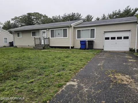 906 Egret Dr, Toms River, NJ 08753
