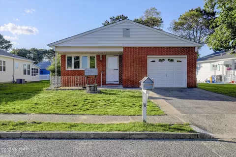 31 Togo Rd, Toms River, NJ 08757
