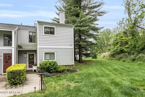 11 Joyce Ct, Tinton Falls, NJ 07724