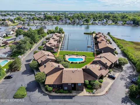 14 Sea Point Dr, Point Pleasant, NJ 08742