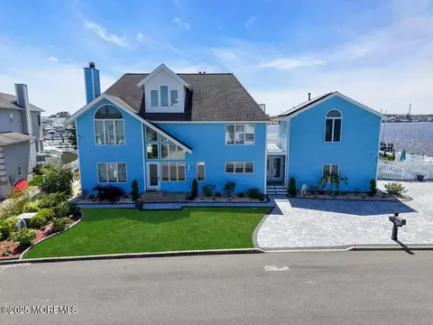 3504 Churchill Dr, Toms River, NJ 08753