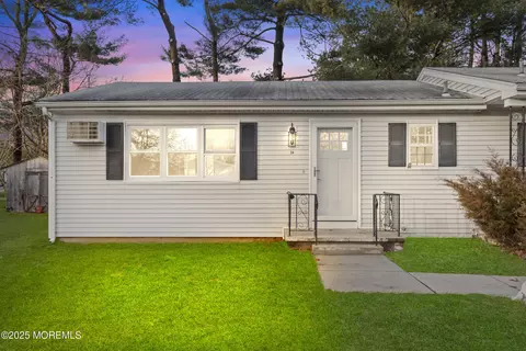 2 Primrose Ln # A, Jackson, NJ 08527
