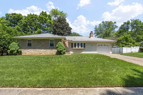 25 Dogwood Ln, Freehold, NJ 07728