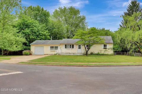 2 Westwood Dr, Howell, NJ 07731