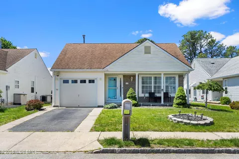 53 Stockport Dr, Toms River, NJ 08757