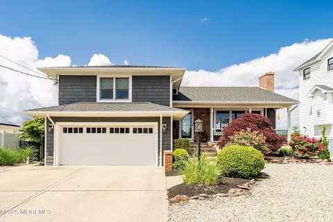 660 Fairview Ln, Forked River, NJ 08731
