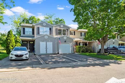 14 Walnut St #207, Toms River, NJ 08753
