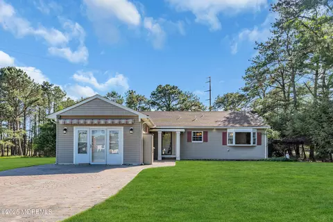 11 S Point Ct, Toms River, NJ 08757