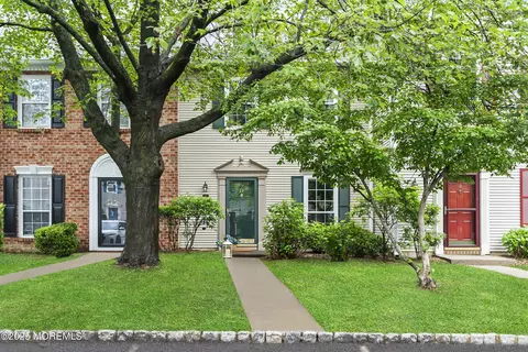 21 Steeple Chase Ct, Tinton Falls, NJ 07724
