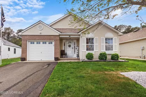 54 Canterbury Ln, Toms River, NJ 08757