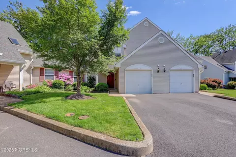 22 Commons Dr, Tinton Falls, NJ 07753