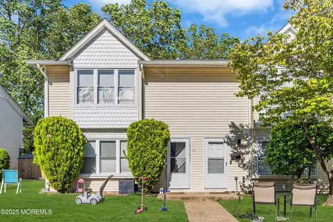 168 Stratford Pl, Lakewood, NJ 08701