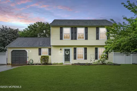810 Blenheim Dr, Brick, NJ 08724