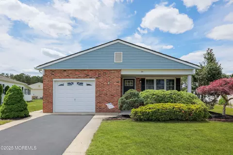 10 Merrilee Ln, Toms River, NJ 08757