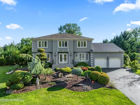 19 Dartmoor Dr, Manalapan, NJ 07726